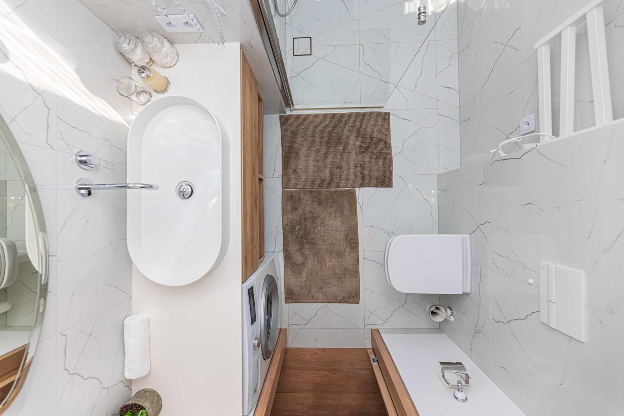 Holidayplus Multiple Apartments, By Cohost Butas *